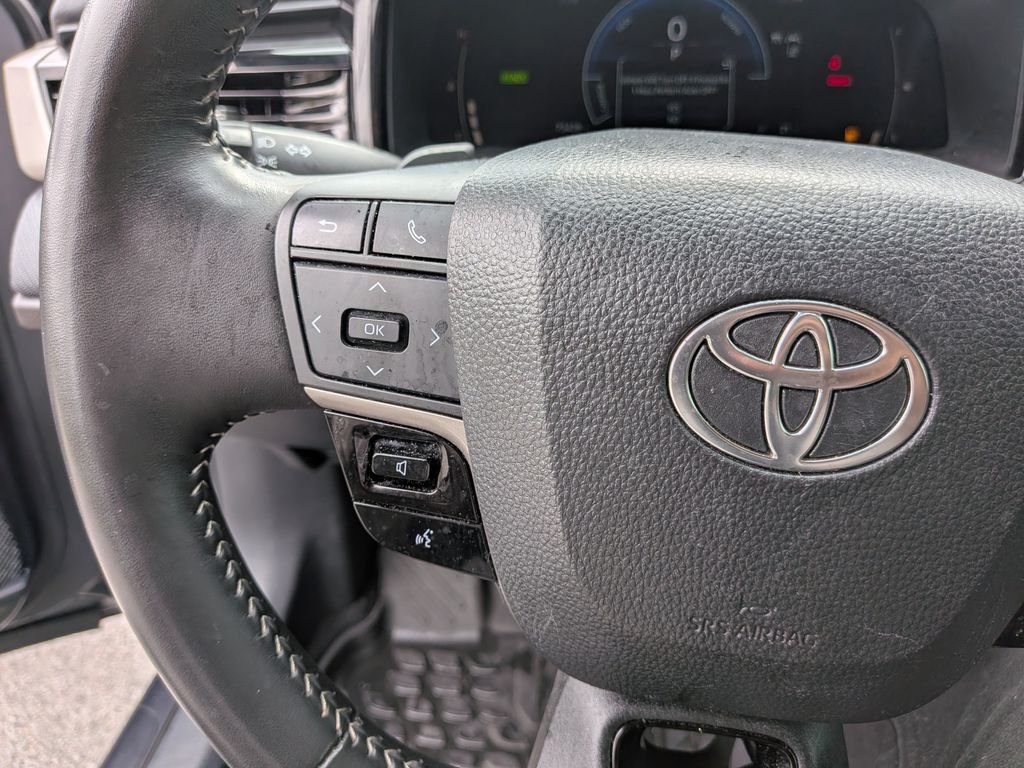 Certified Used 2025  Toyota SE image 13