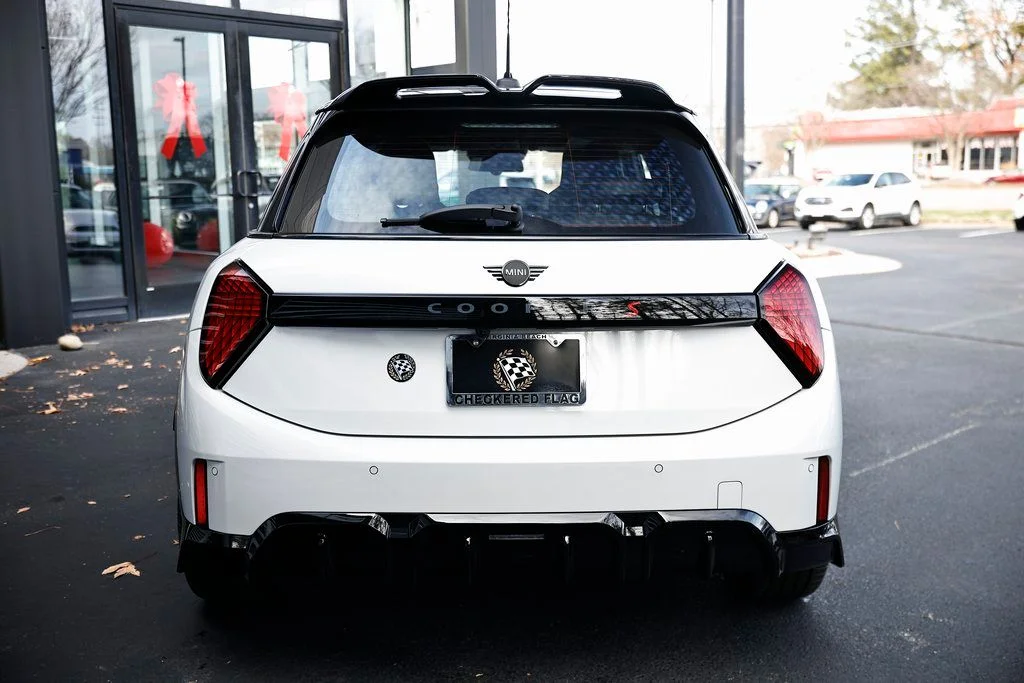 New 2026 White Metallic MINI Iconic image 10