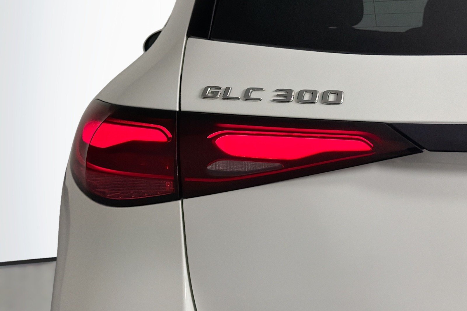 Certified Used 2026 Polar White Mercedes-Benz GLC 300 image 17
