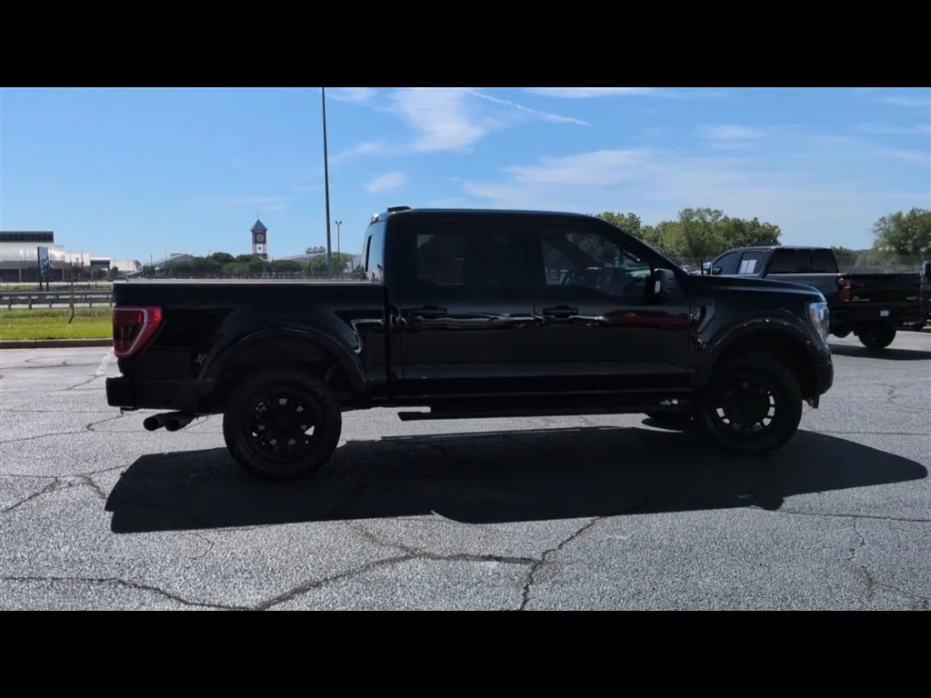 Used 2023 Black Ford XLT image 9