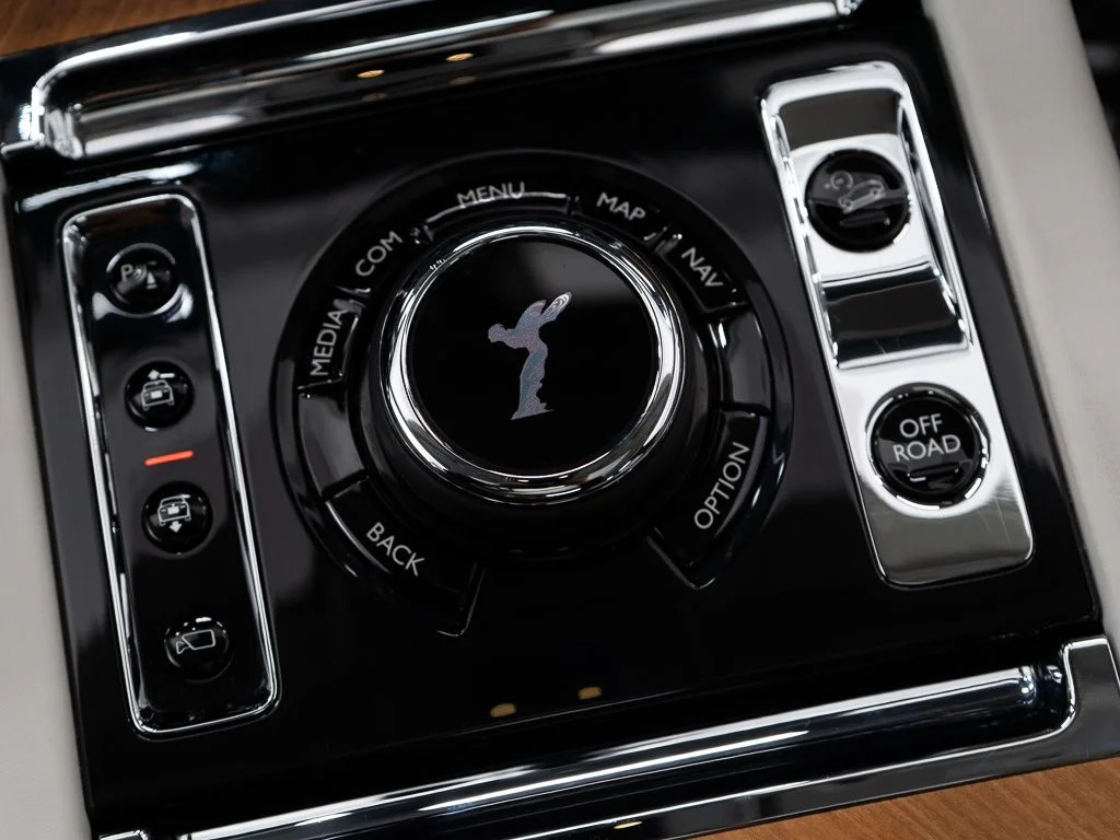 Certified Used 2019 White Sands Rolls-Royce  image 40