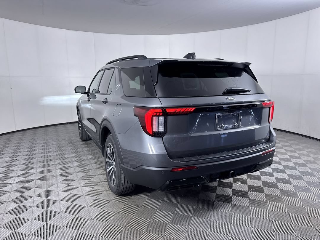 New 2027 Carbonized Gray Metallic Ford ST-Line image 25