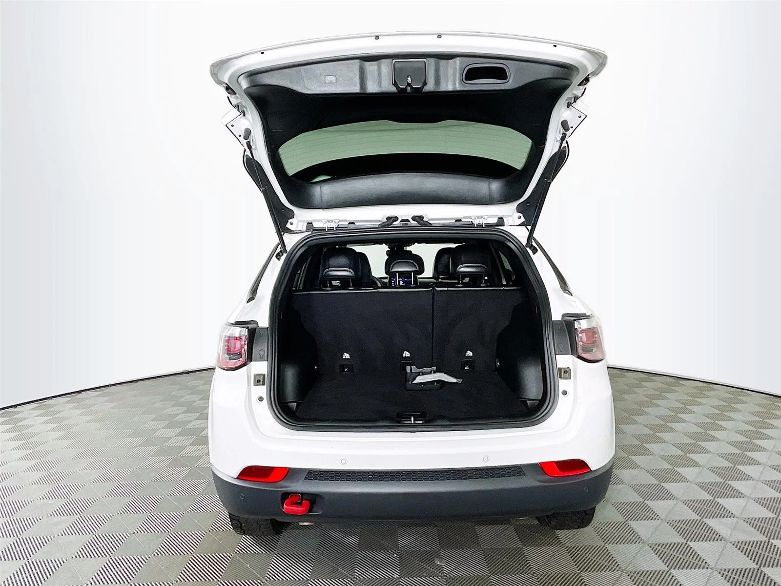 Used 2025 Bright White Clearcoat Jeep Trailhawk image 27