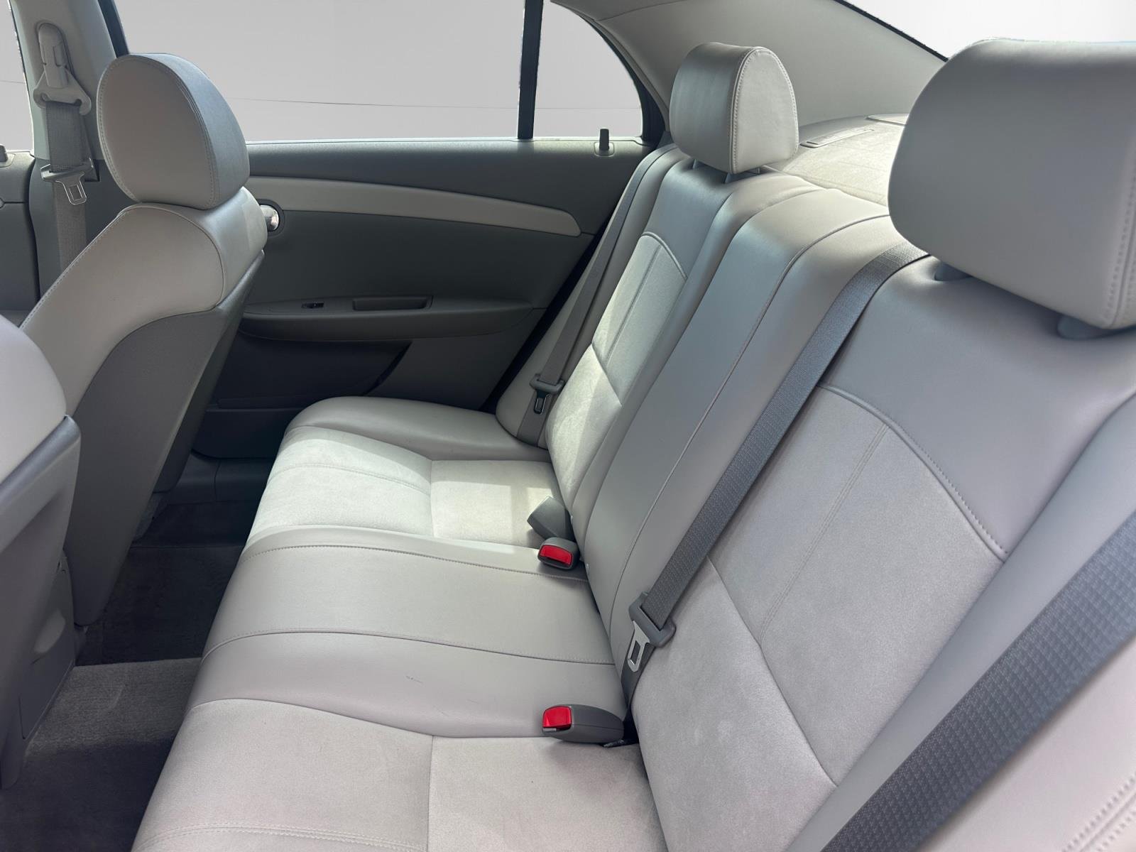Used 2008 Silverstone Metallic Chevrolet LT w/2LT image 12
