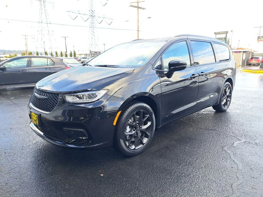 2026 Chrysler Pacifica Select AWD's photo