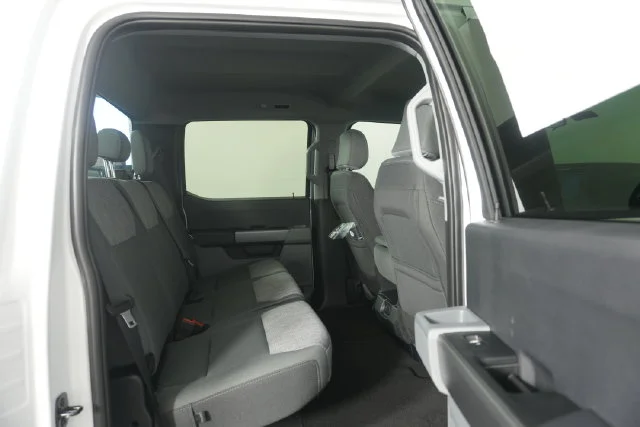 New 2026 Oxford White Ford F-250® XLT image 32