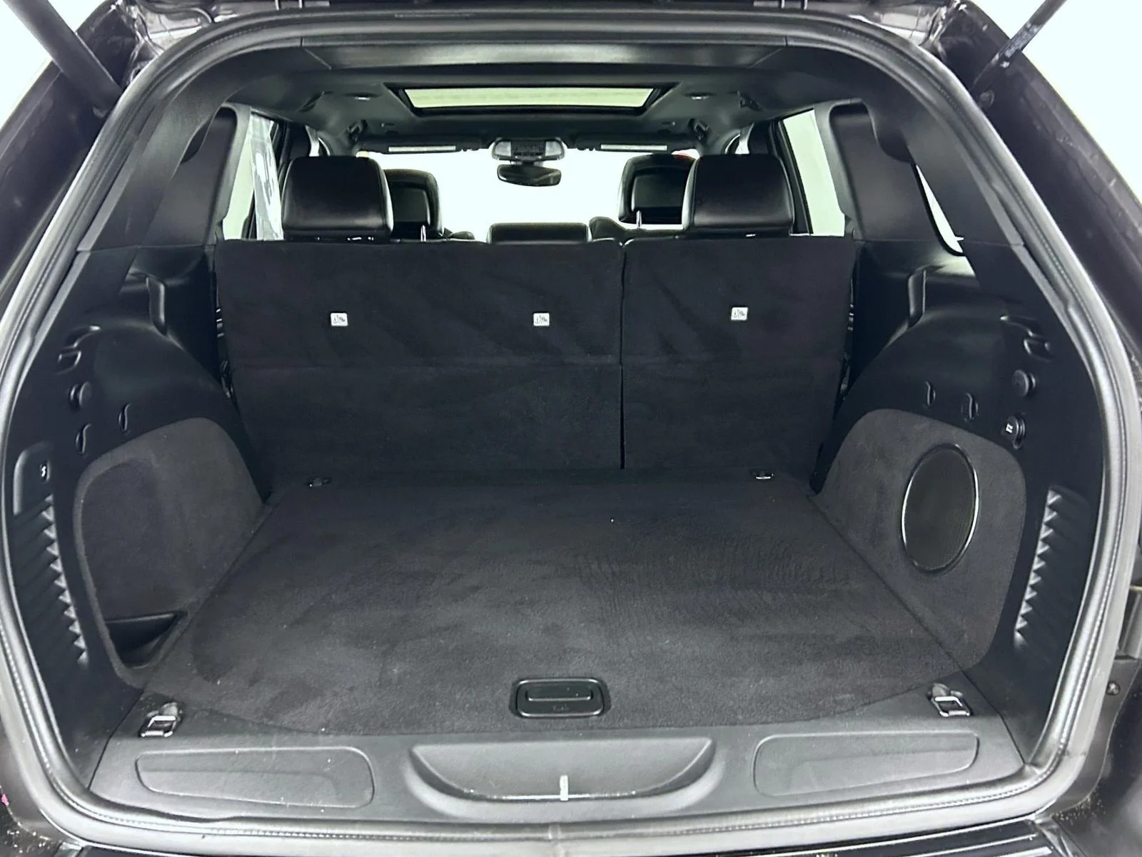 Used 2020 Gray Jeep Limited image 22