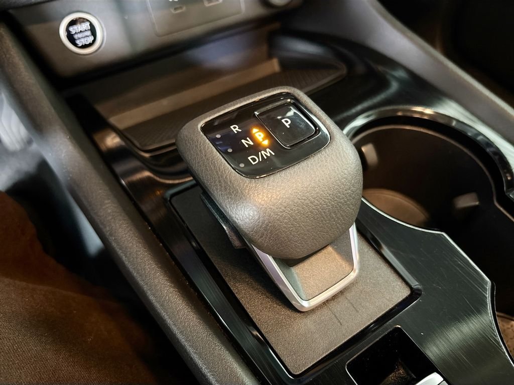 Used 2023 Glacier White Nissan S image 17