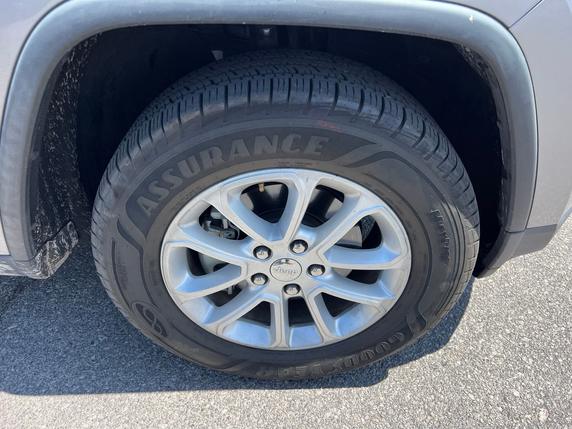 Used 2015 Silver Jeep Laredo image 13