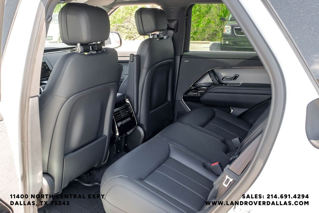 New 2026 Ostuni Pearl Wht Prem Met Land Rover Dynamic SE image 39