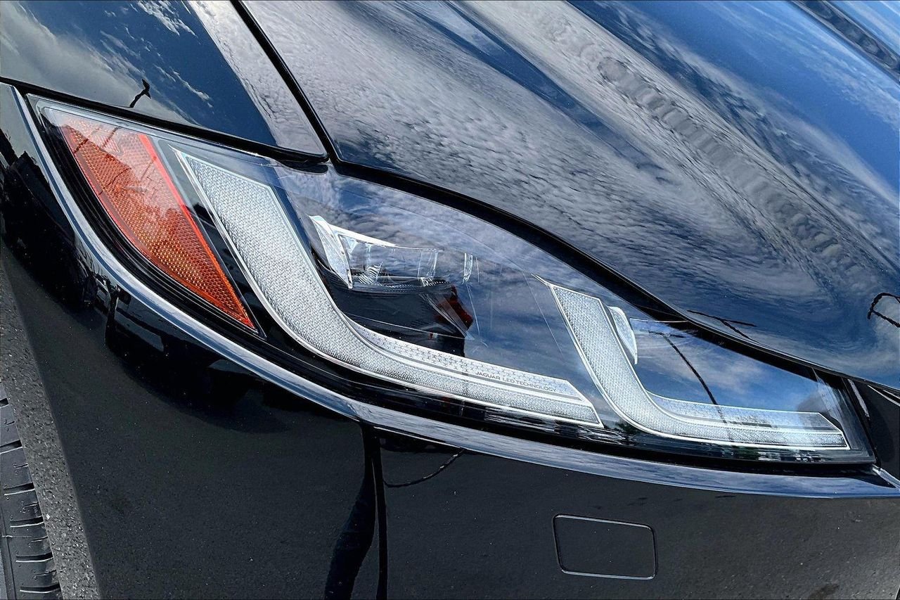 2024 Jaguar F-PACE R-Dynamic S - Photo 33