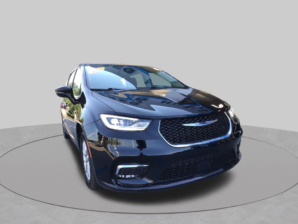 Used 2024 Black Chrysler Touring L image 3
