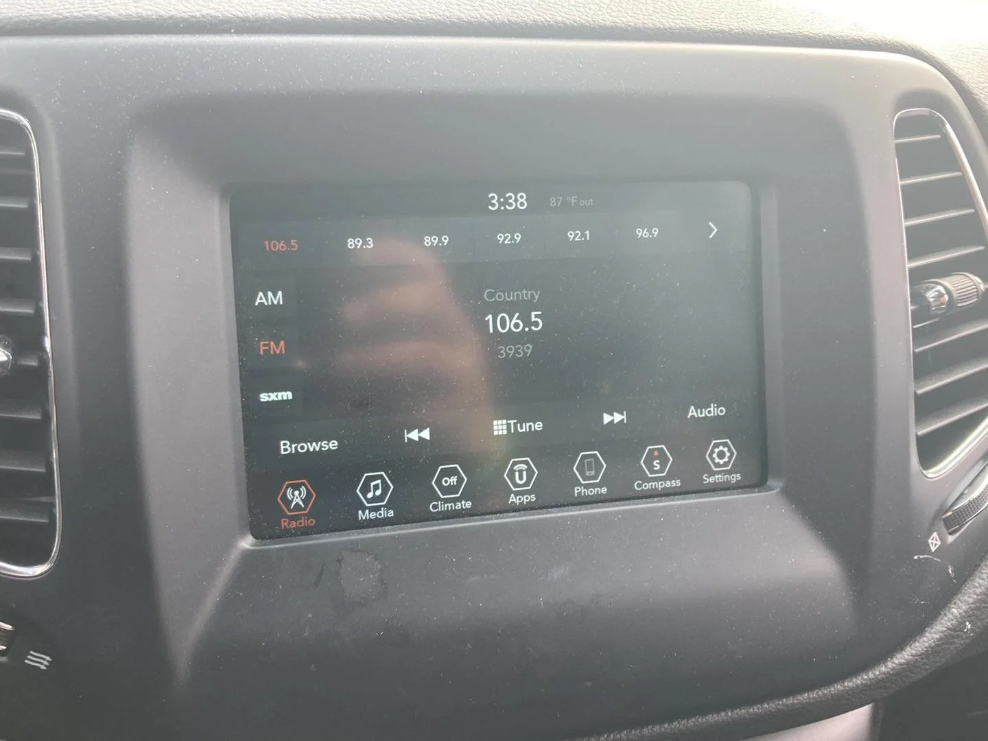 Used 2021 Jazz Blue Pearlcoat Jeep Latitude image 17