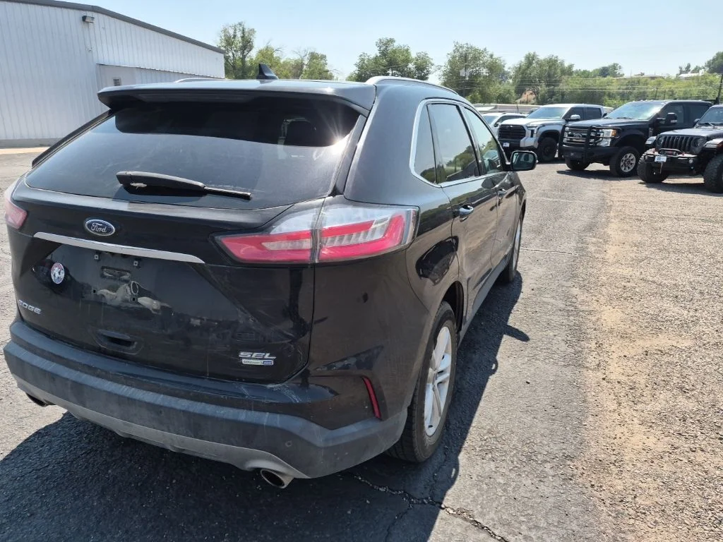 Used 2020 Black Ford SEL image 9