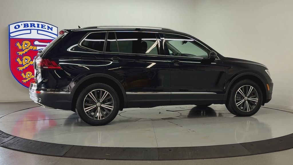 Used 2019 Deep Black Volkswagen 2.0T SEL image 4