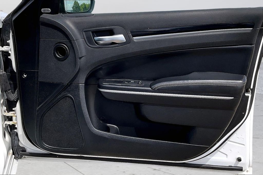 Used 2019 White Chrysler S image 19