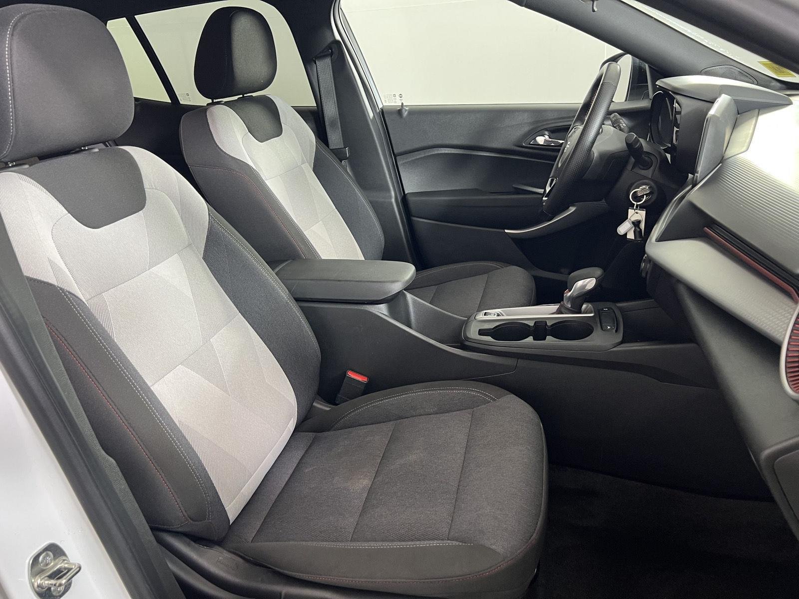 Used 2025 Summit White Chevrolet 1RS image 21