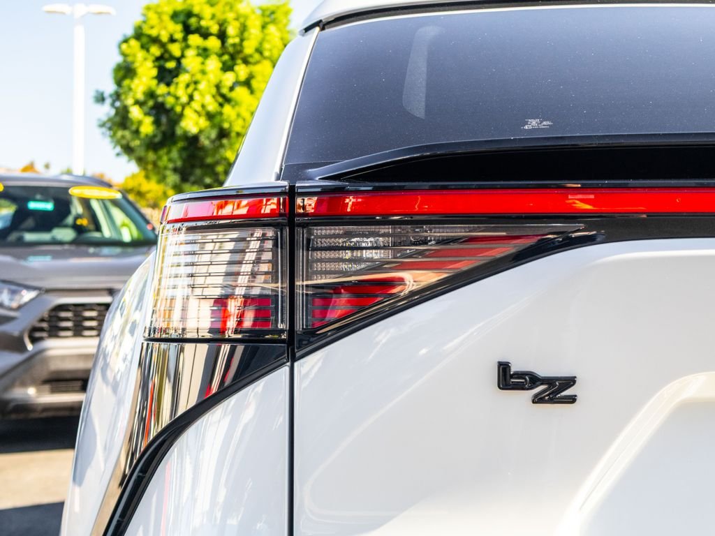 2026 Toyota bZ XLE - Photo 10