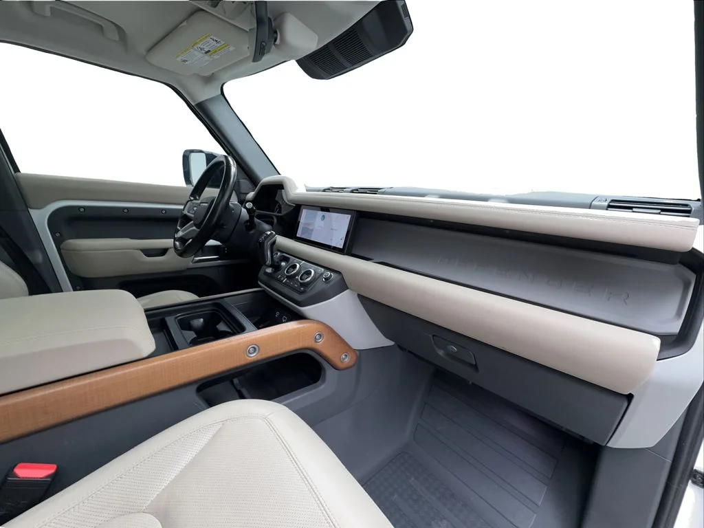 Used 2023 White Land Rover S image 29