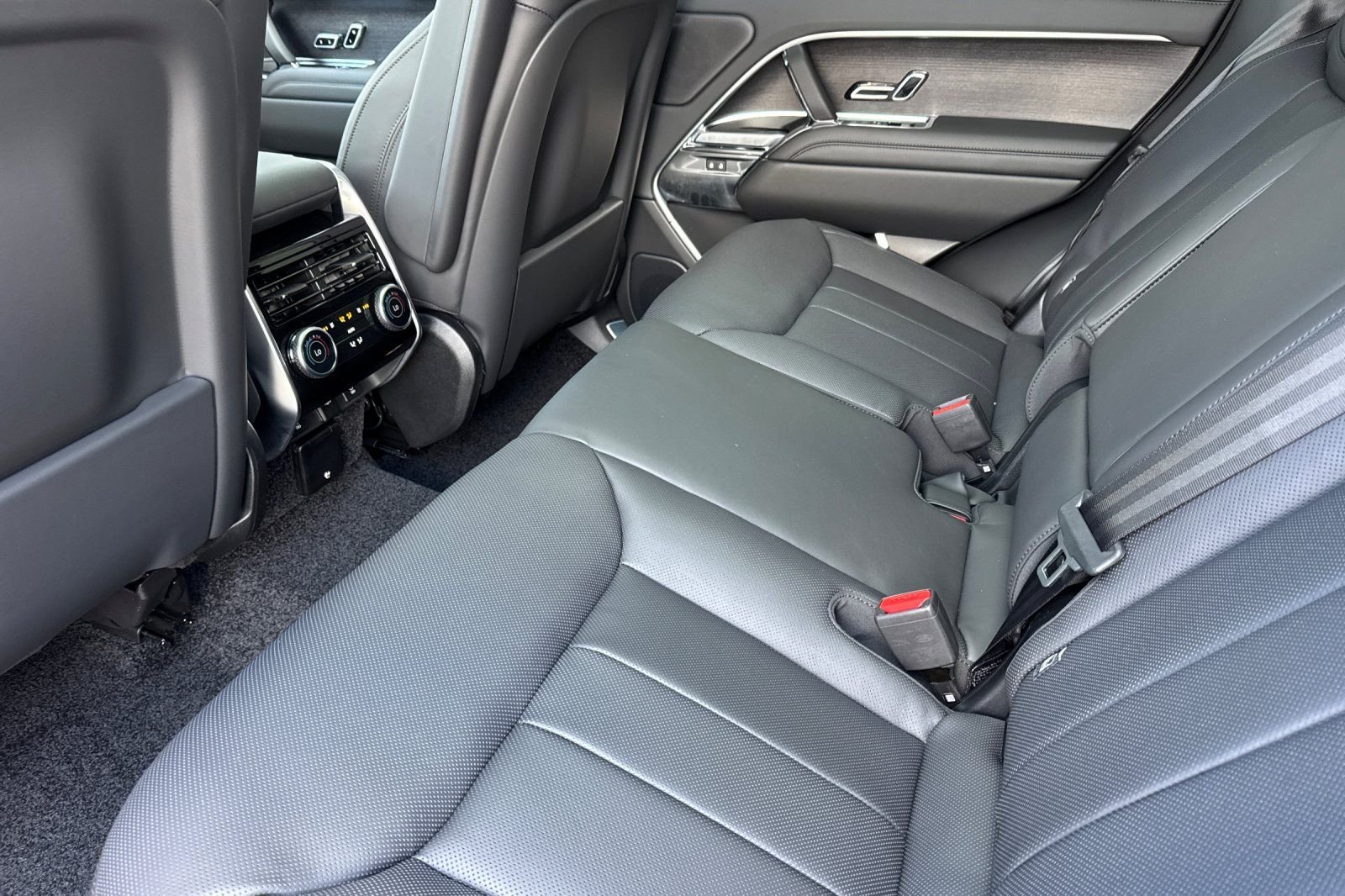 2026 Land Rover Range Rover SE - Photo 12