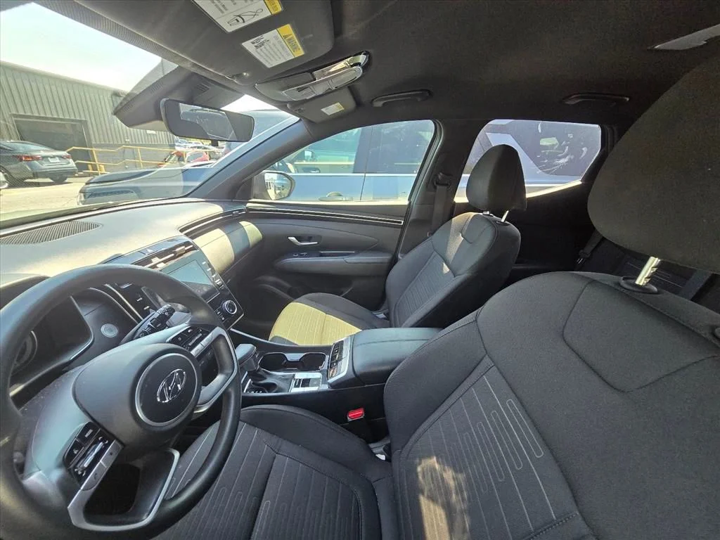Used 2023 Green Hyundai SEL image 4