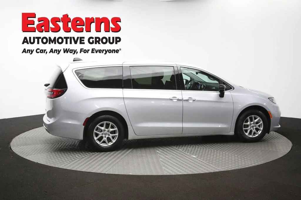 Used 2024 Silver Chrysler Touring L image 43