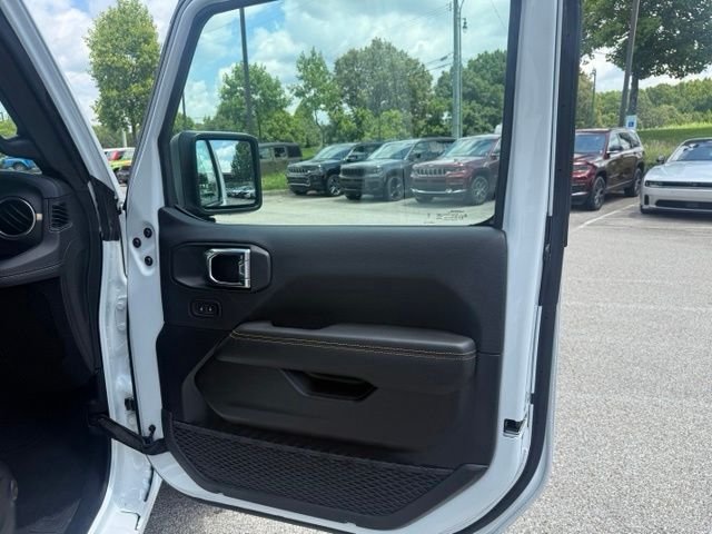 New 2026 Bright White Clear-Coat Exterior Paint Jeep Sahara image 27