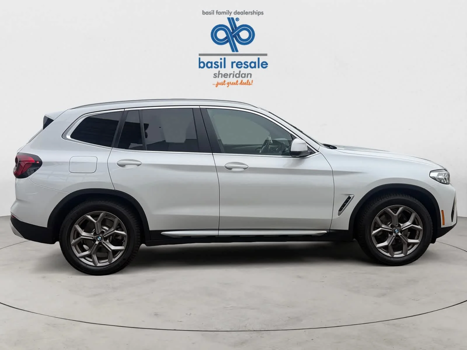 Used 2022 Mineral White Metallic BMW xDrive30i image 9