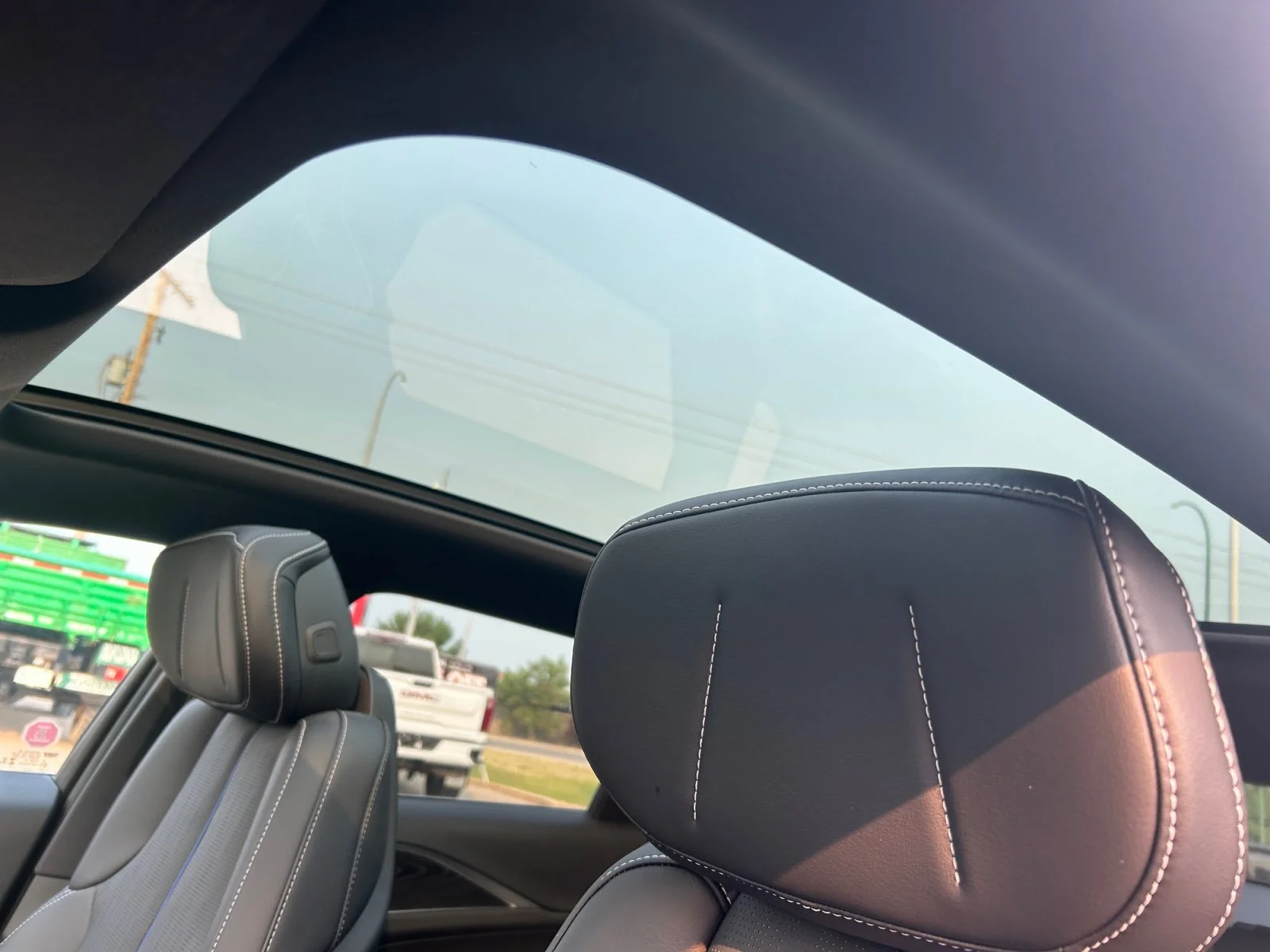 New 2026 Vibrant White Tricoat Cadillac Sport image 17