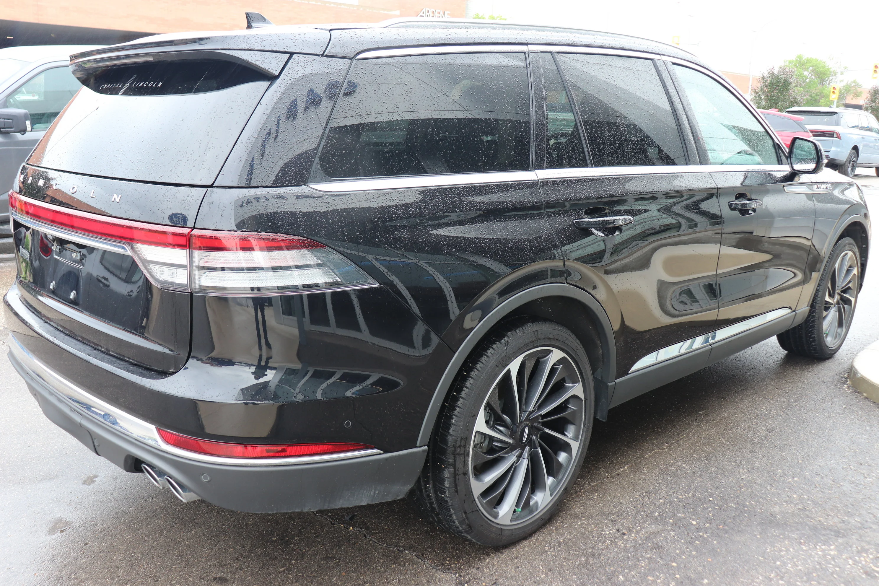 Used 2023 Black Lincoln Reserve image 4