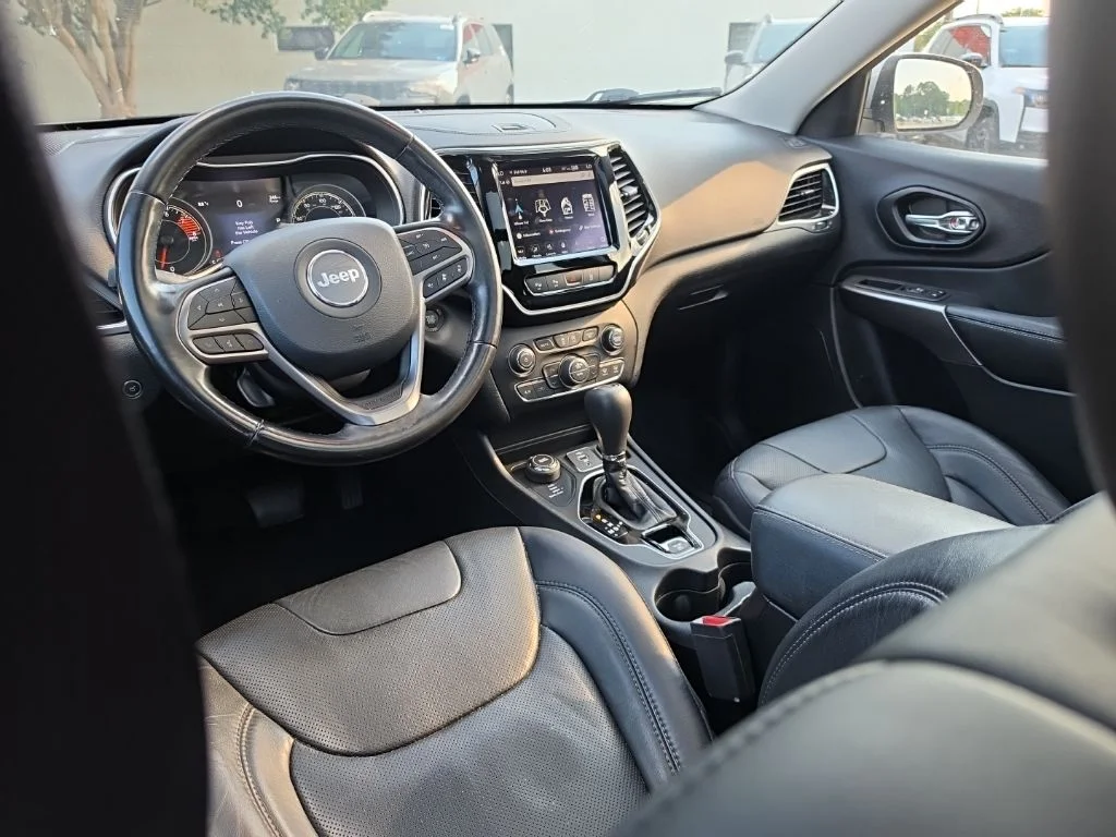 Used 2021 Silver Jeep Limited image 59