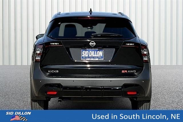 Used 2025 Super Black Nissan SR image 4
