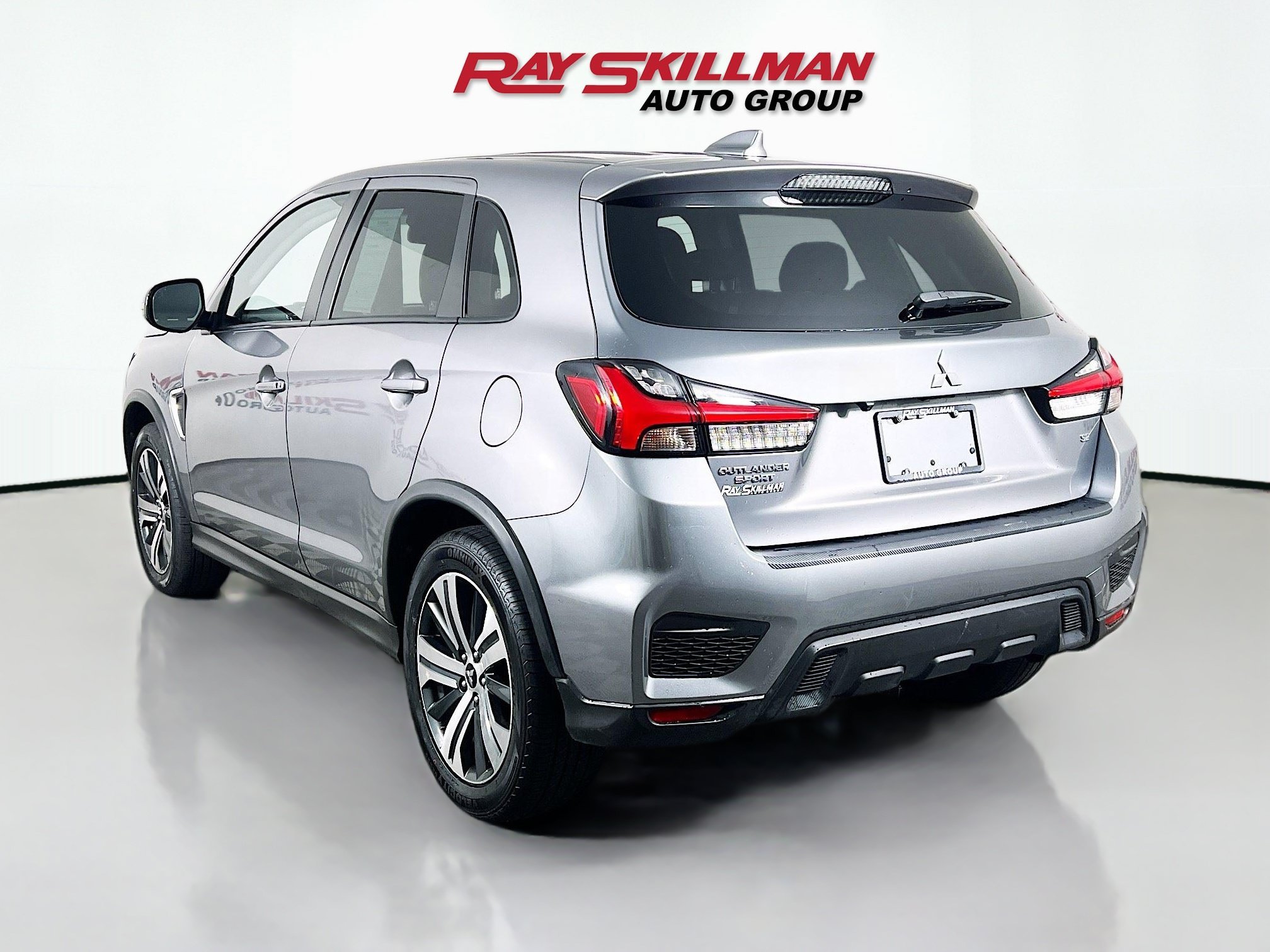 Used 2021 Gray Mitsubishi SE image 5