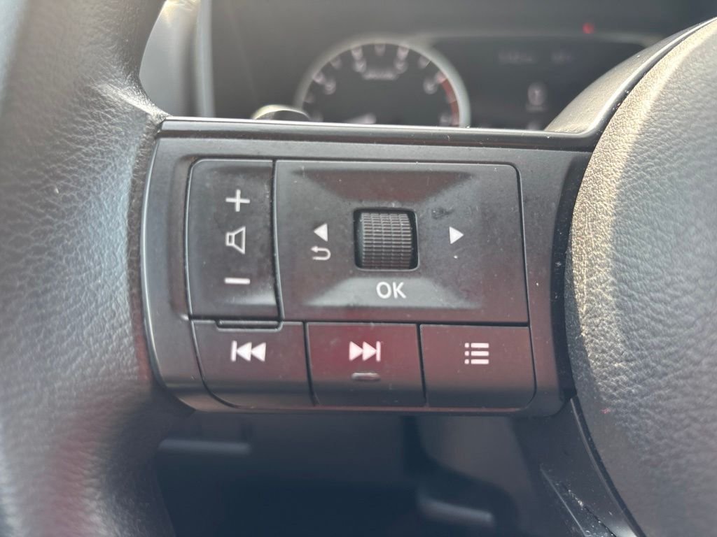 Used 2021 White Nissan S image 20