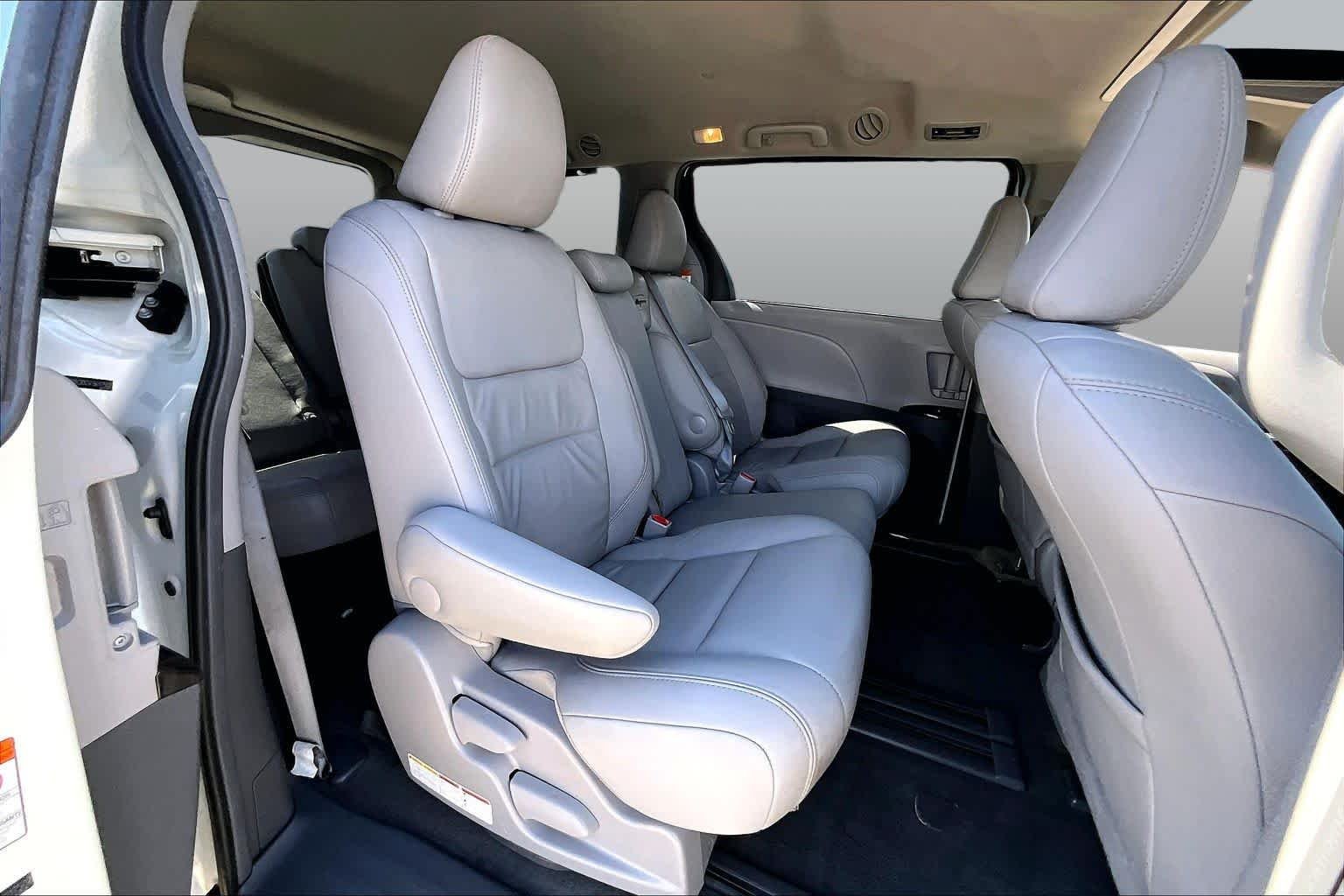 Used 2015 Blizzard Pearl Toyota XLE image 21