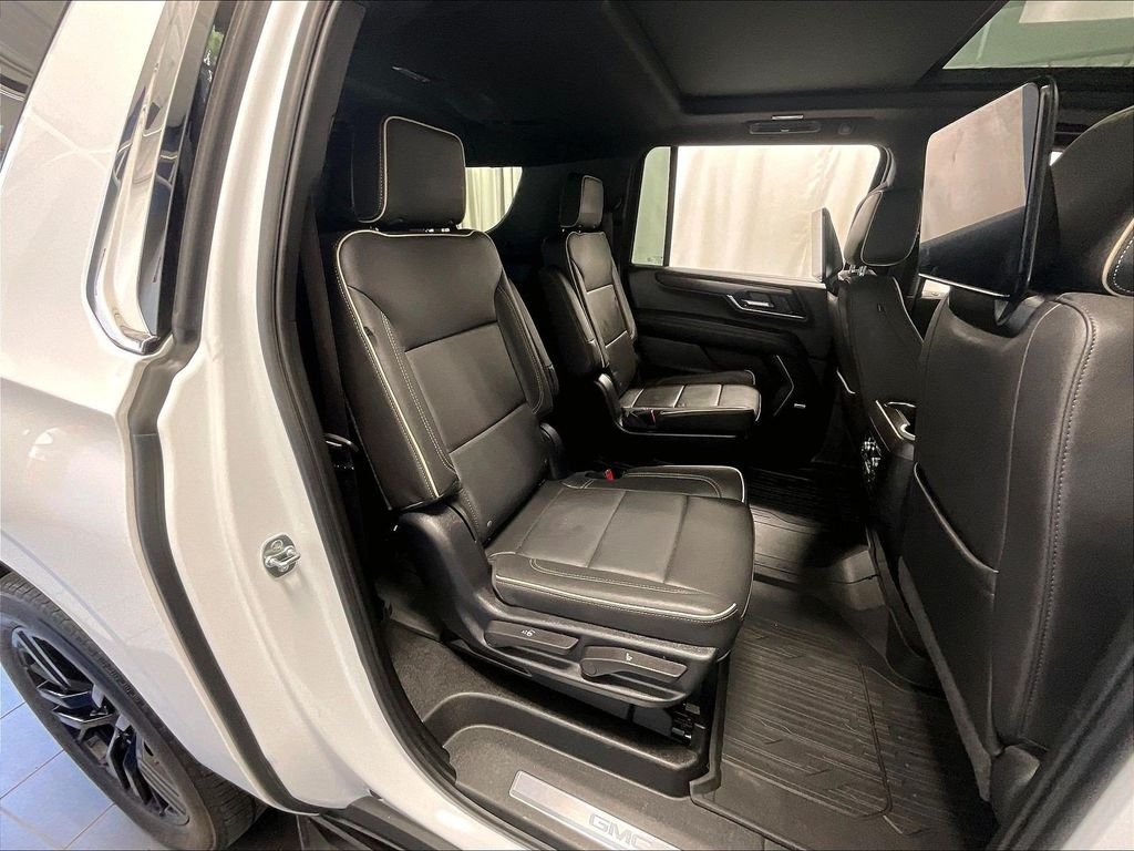 Used 2025 White GMC Elevation image 16