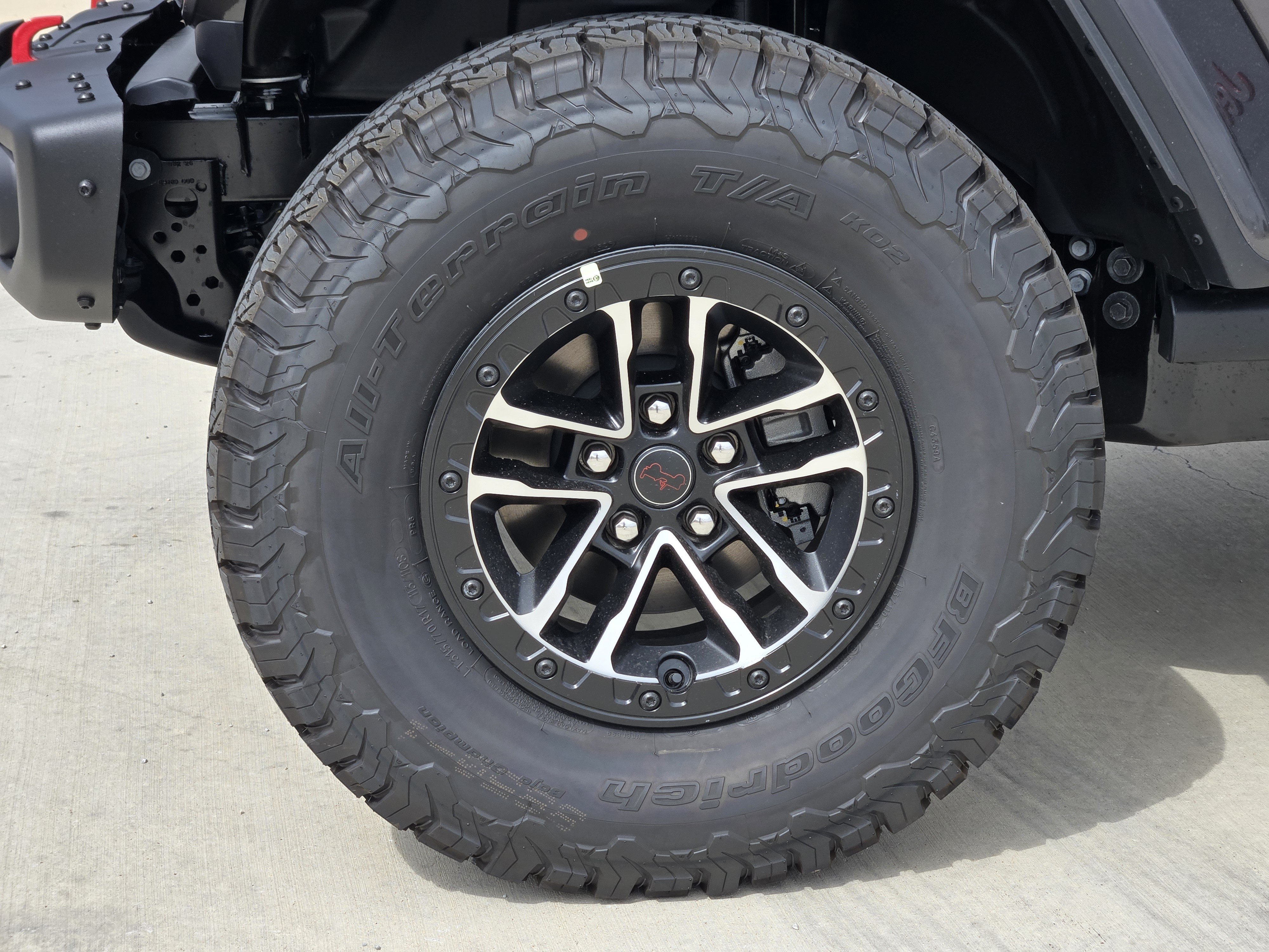 New 2026 Granite Crystal Metallic Clear-Coat Exterior Paint Jeep Rubicon X image 11