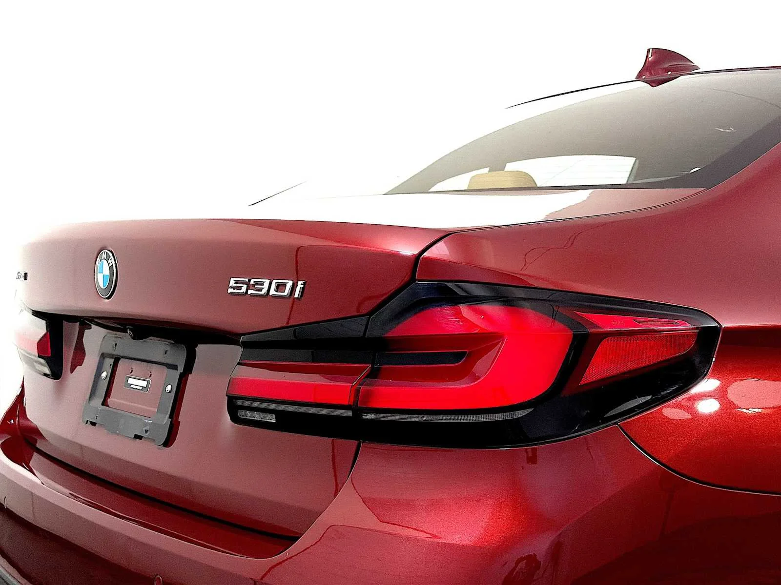 Used 2023 Aventurin Red Metallic BMW 530i xDrive image 28