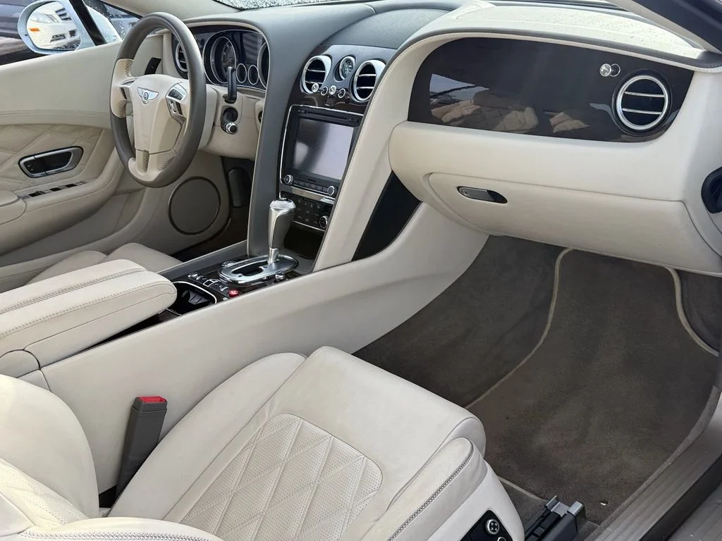 Used 2013 Silverlake Metallic Bentley GT V8 Convertible image 13