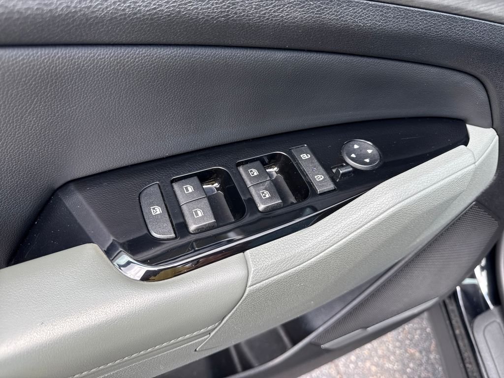 Used 2023 Black Kia X-Line image 14
