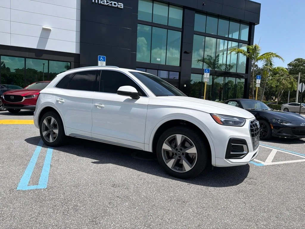 Used 2023 Glacier White Audi 40 Premium image 3