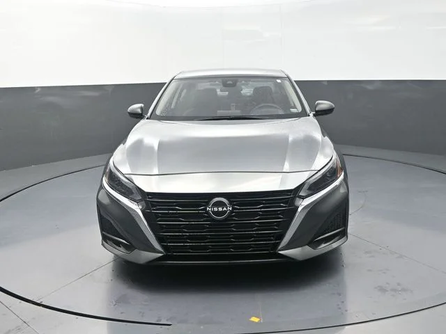 Used 2024 Gray Nissan 2.5 SV image 4