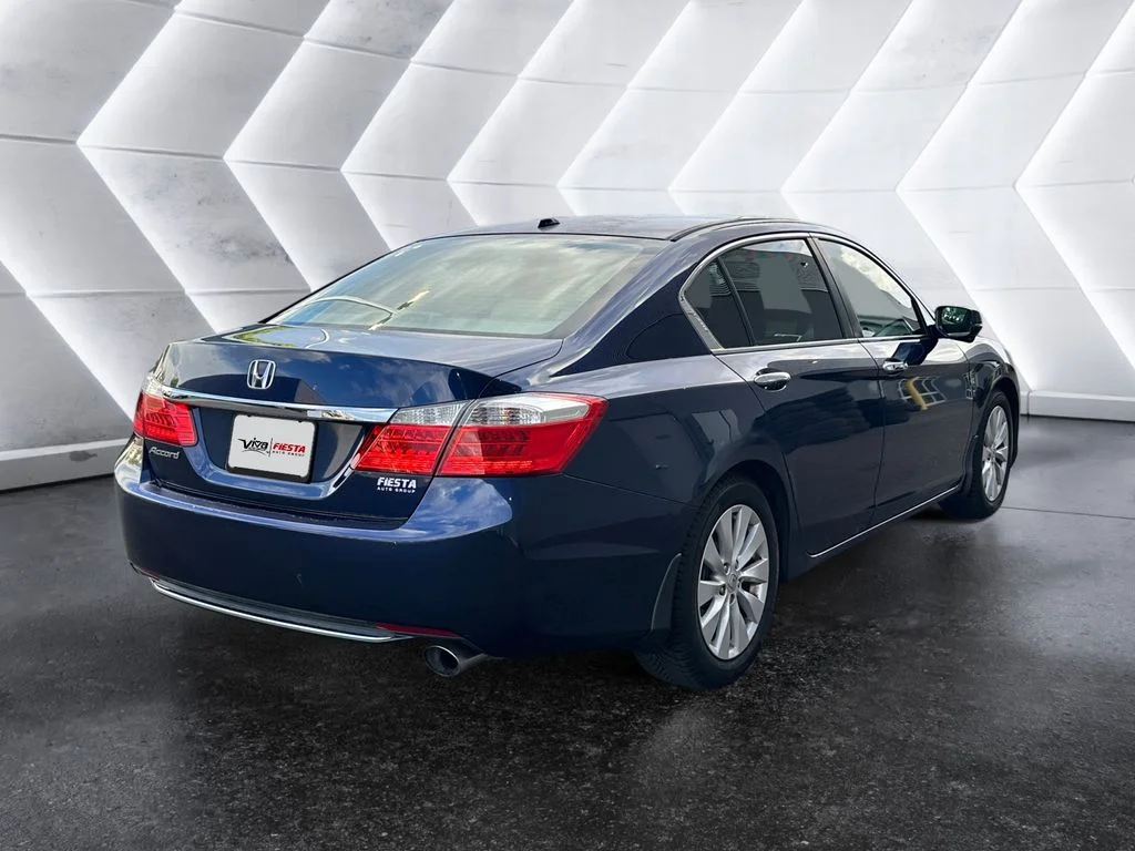 Used 2015 Blue Honda EX-L image 4