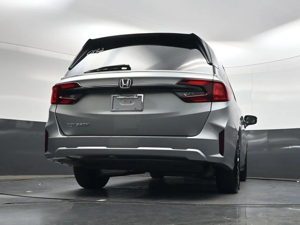 Used 2025 Solar Silver Metallic Honda EX-L image 45