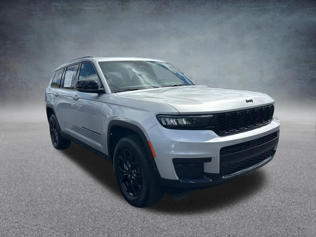 Used 2025 Silver Jeep Altitude X image 2