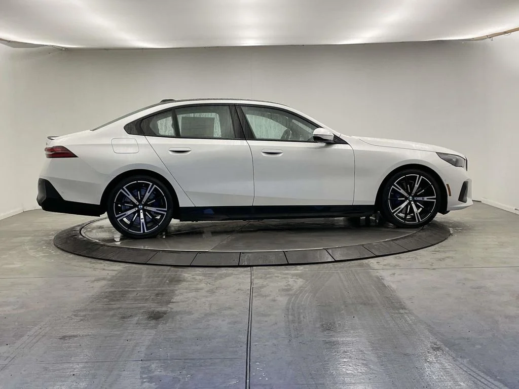 2026 BMW 5 Series 550e - Photo 6