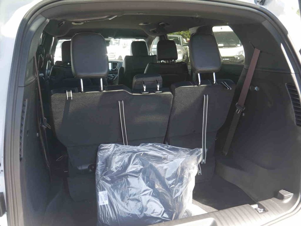 New 2026 Bright White Clear-Coat Exterior Paint Chrysler  image 8