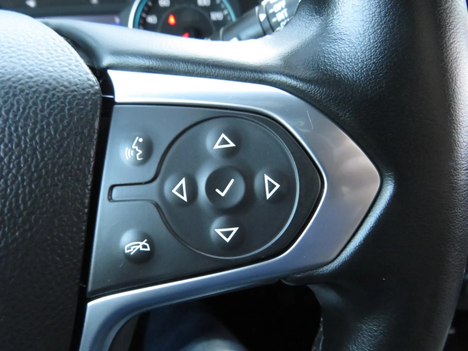 Used 2023 Northsky Blue Metallic Chevrolet LT Cloth image 36