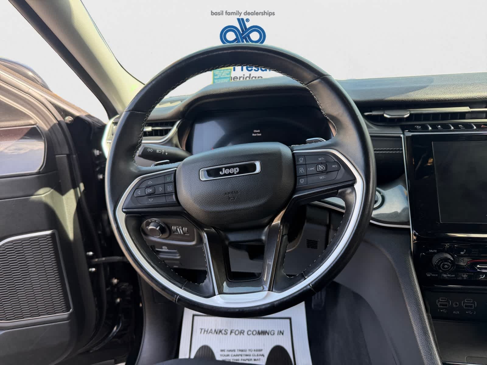 Used 2022 Diamond Black Crystal Pearlcoat Jeep Laredo image 15