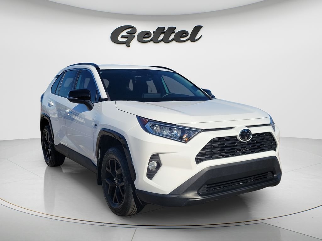 Used 2021 White Toyota XLE image 3